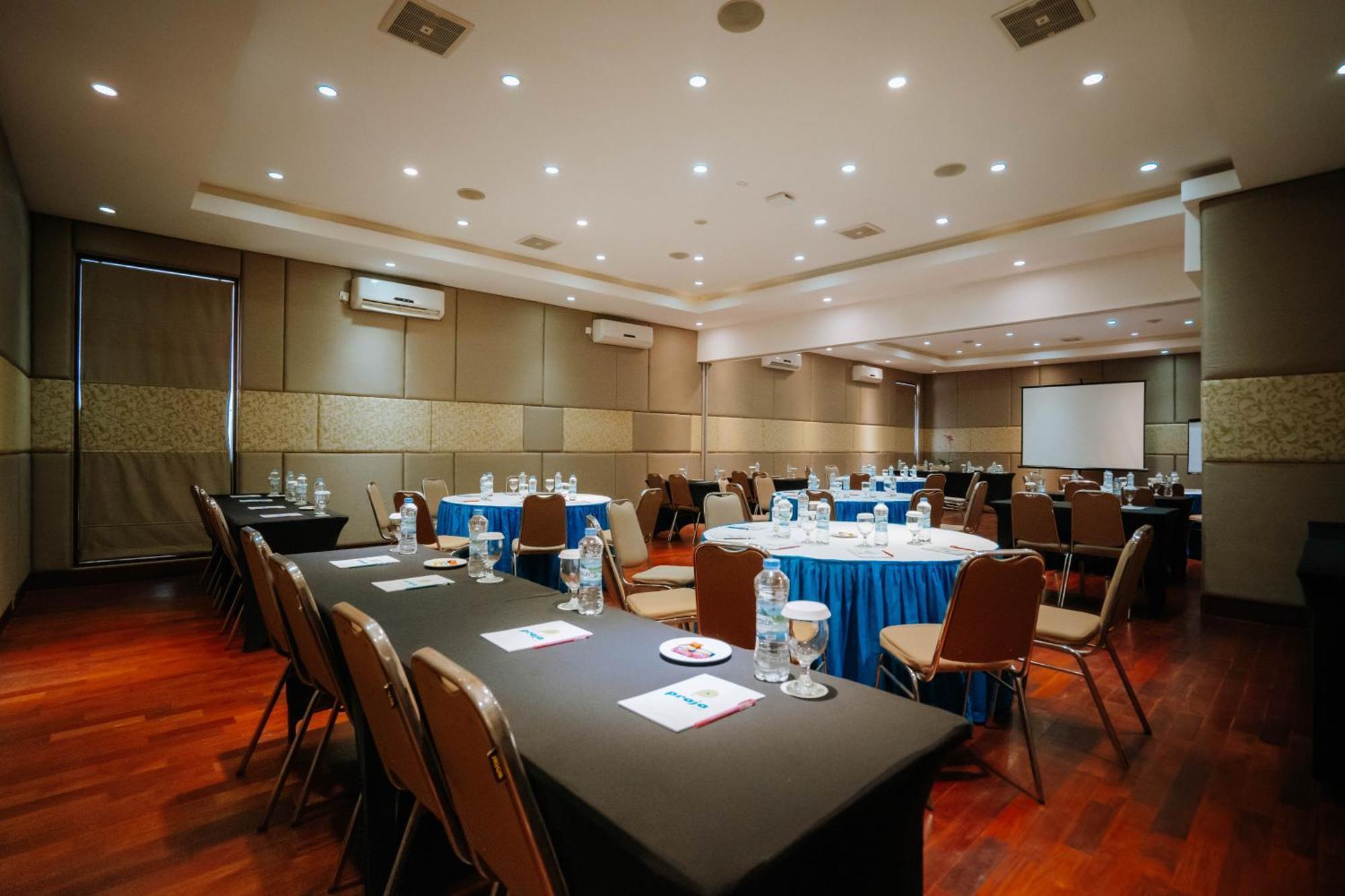 Praja Hotel Denpasar Kültér fotó
