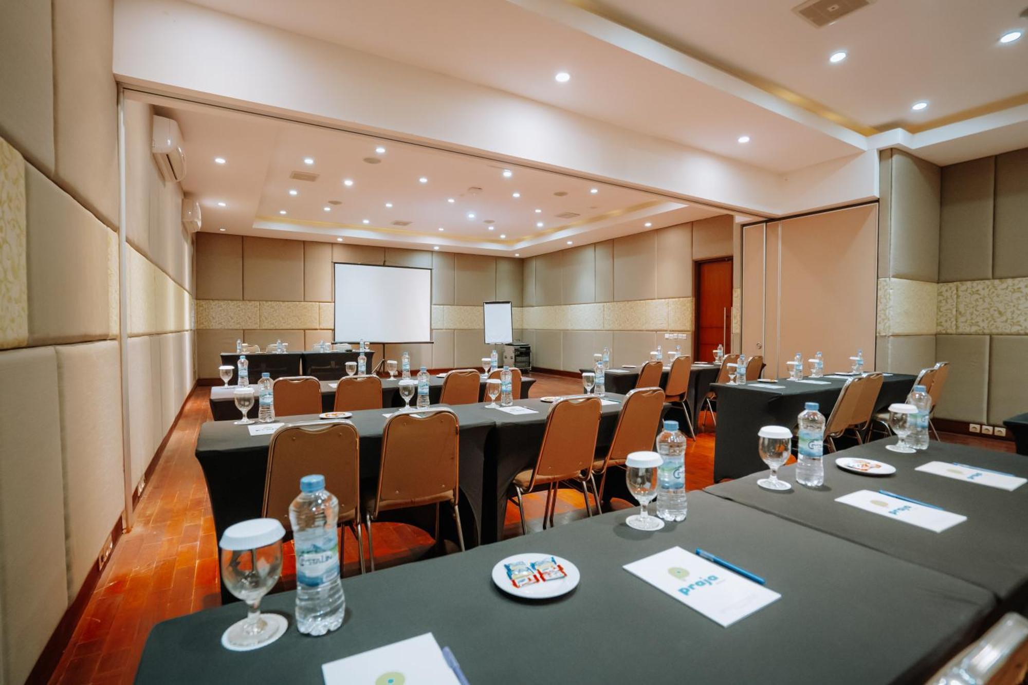 Praja Hotel Denpasar Kültér fotó