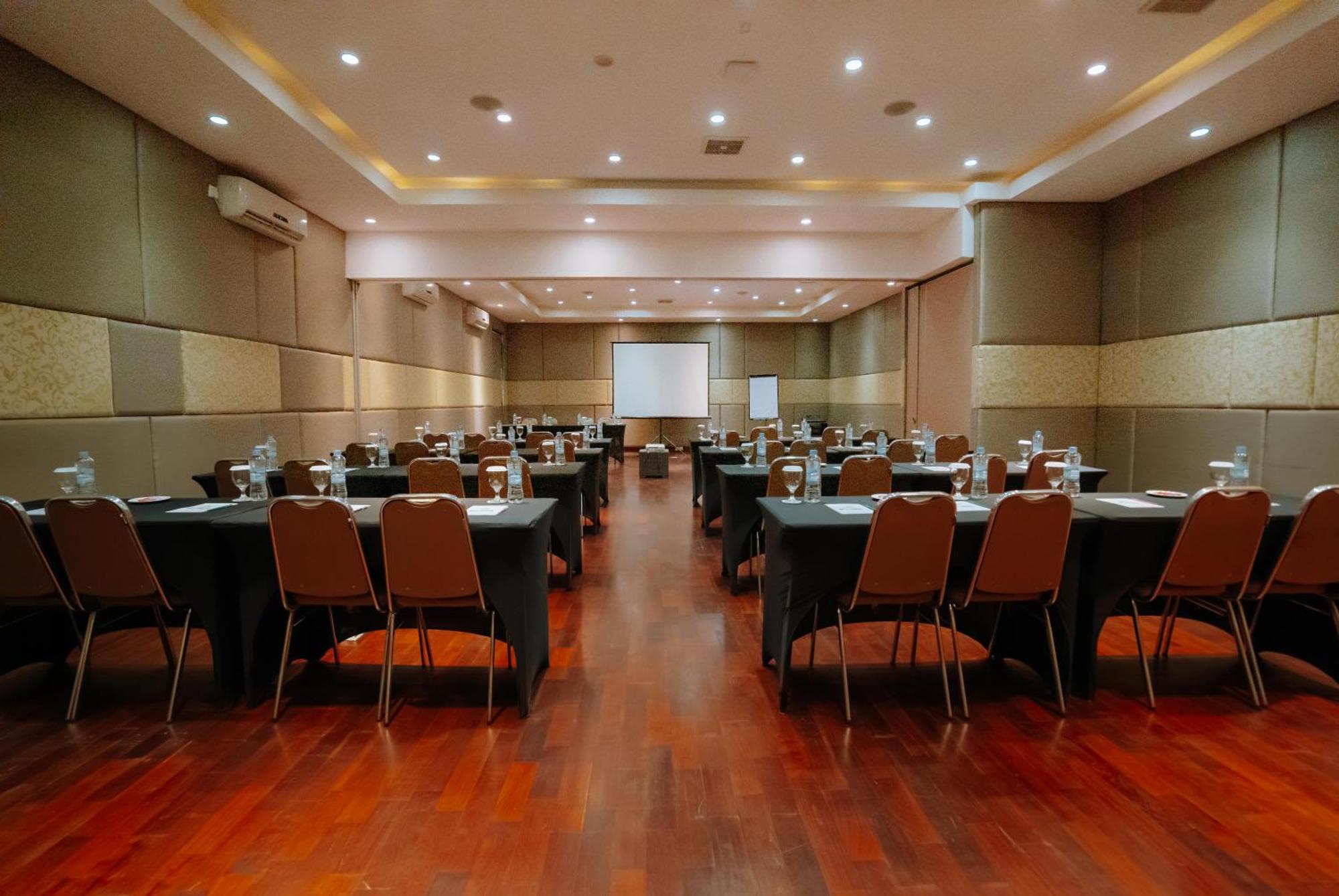 Praja Hotel Denpasar Kültér fotó