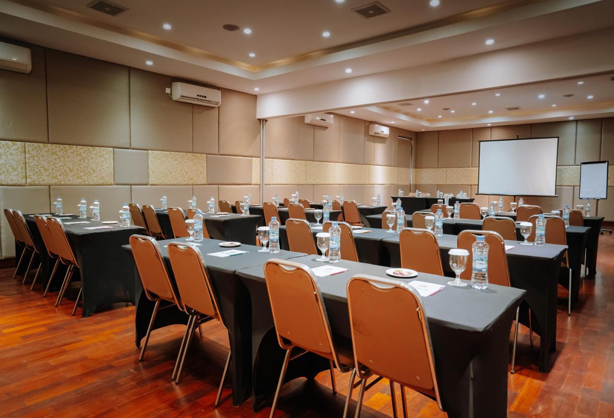 Praja Hotel Denpasar Kültér fotó