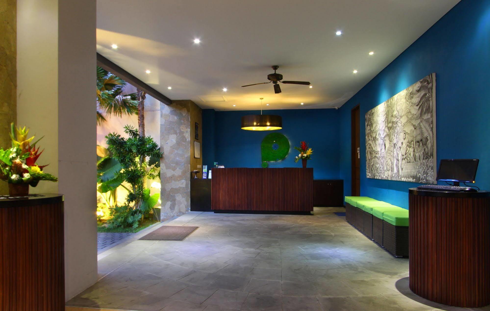 Praja Hotel Denpasar Kültér fotó