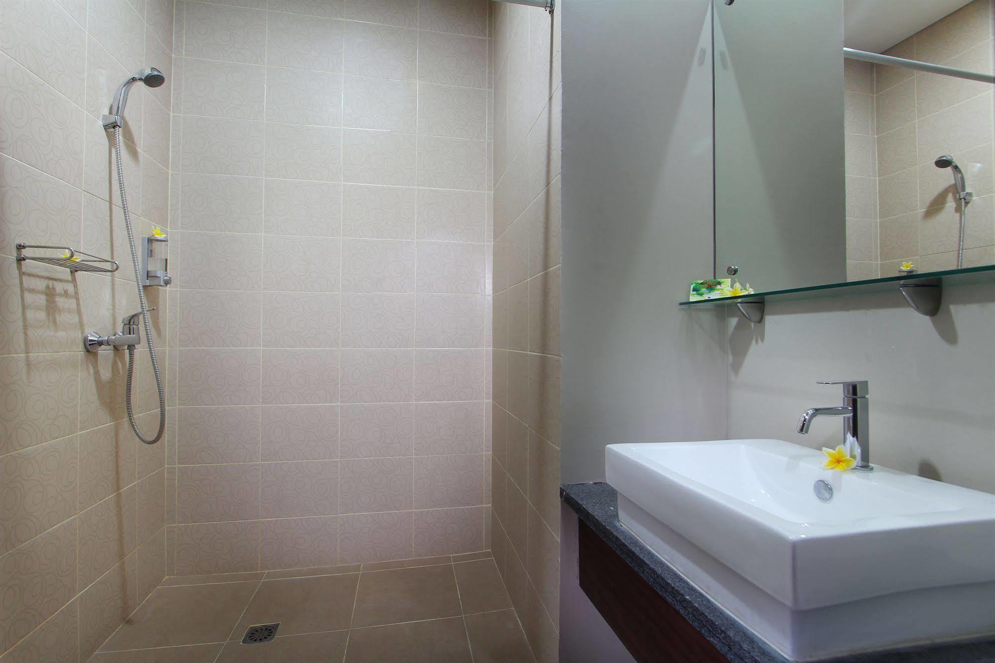 Praja Hotel Denpasar Kültér fotó