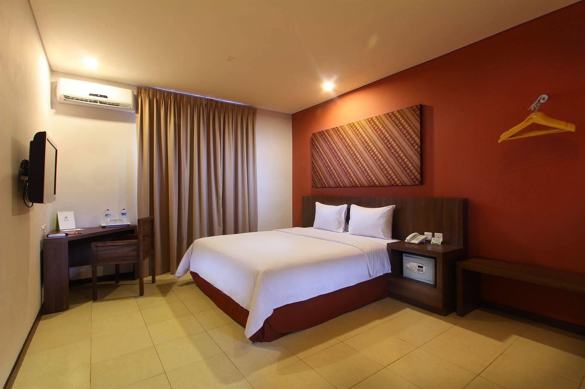 Praja Hotel Denpasar Kültér fotó