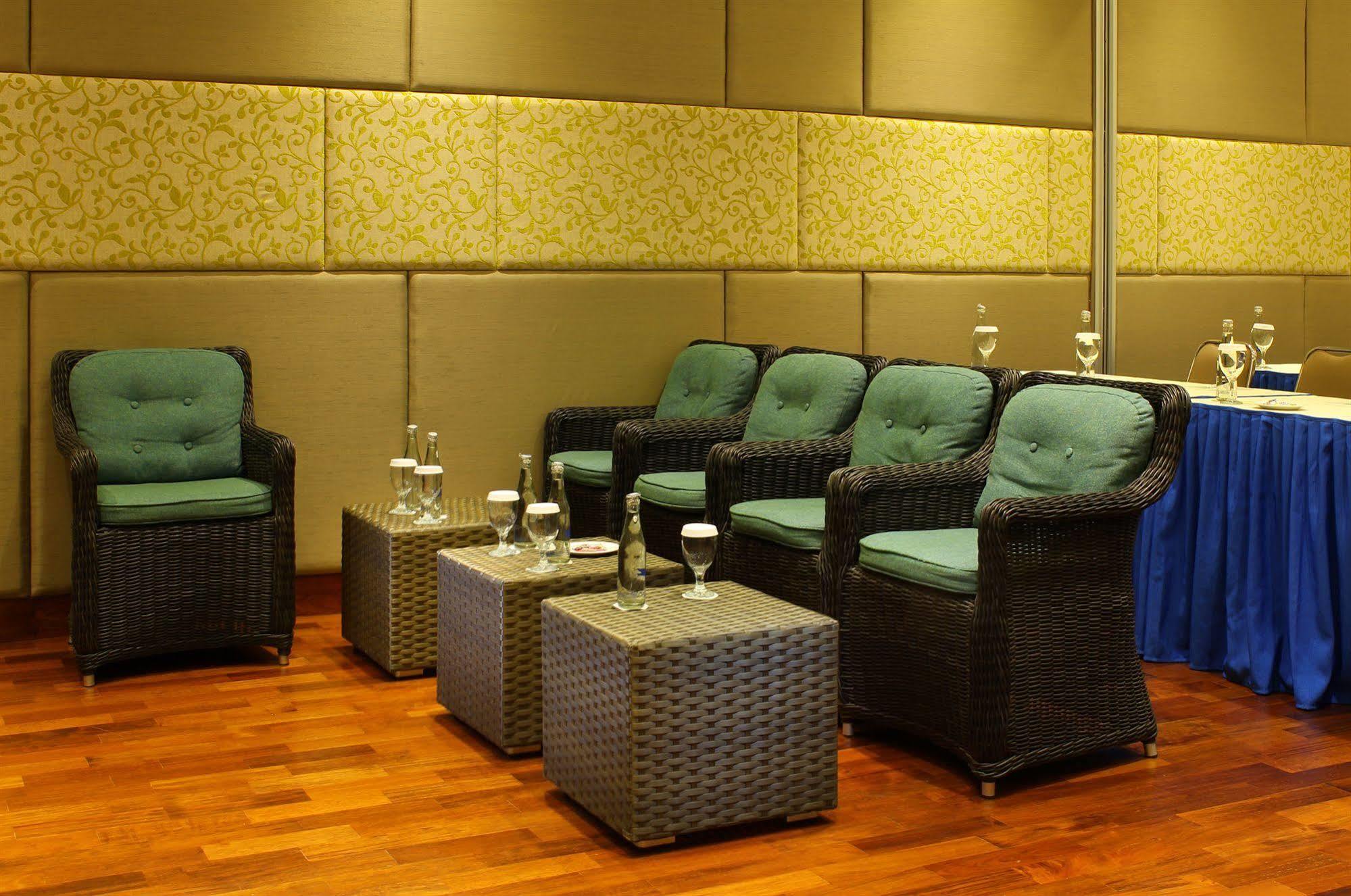 Praja Hotel Denpasar Kültér fotó